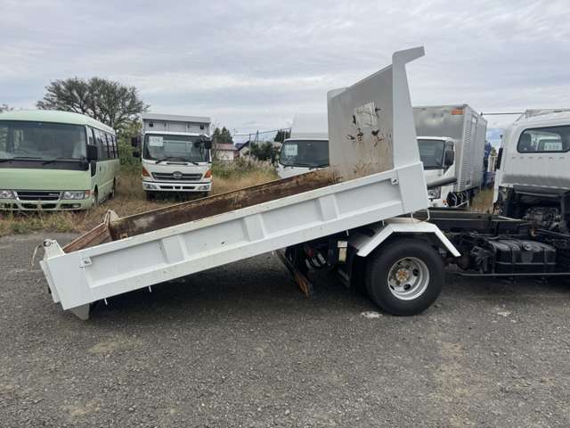 Isuzu Elf 7