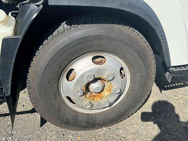 Isuzu Elf 8