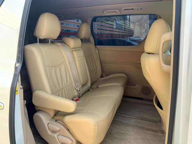 Toyota Vellfire 11