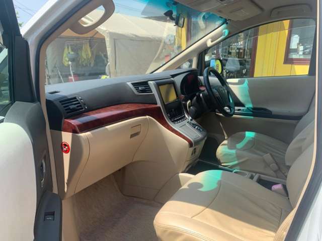 Toyota Vellfire 12