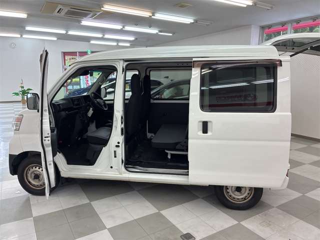 Daihatsu Hijet Cargo 12