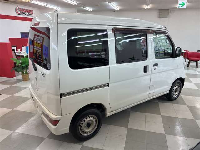 Daihatsu Hijet Cargo 7