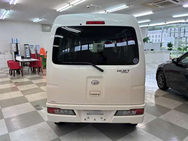 Daihatsu Hijet Cargo 9
