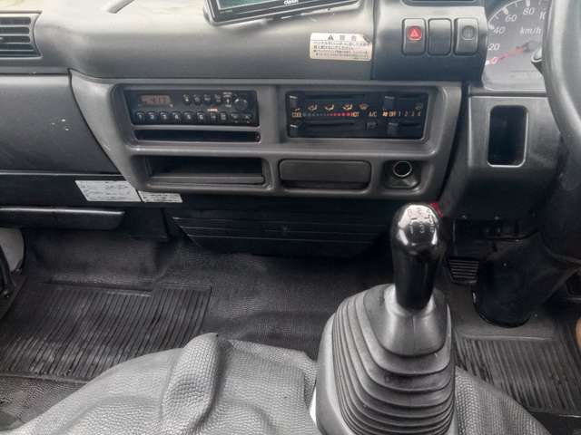 Isuzu Elf 11