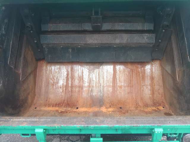 Isuzu Elf 4