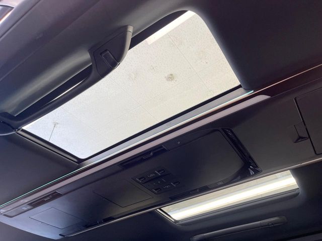 Toyota Alphard 4