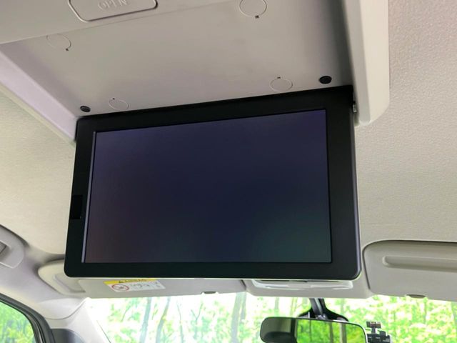 Nissan Serena 4