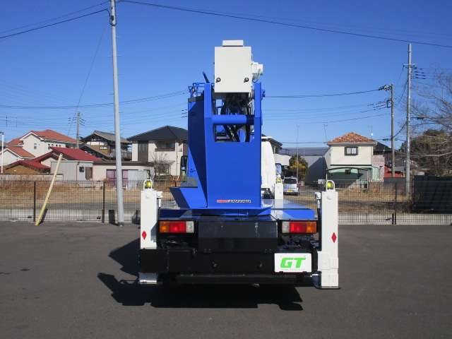 Hino Dutro 8