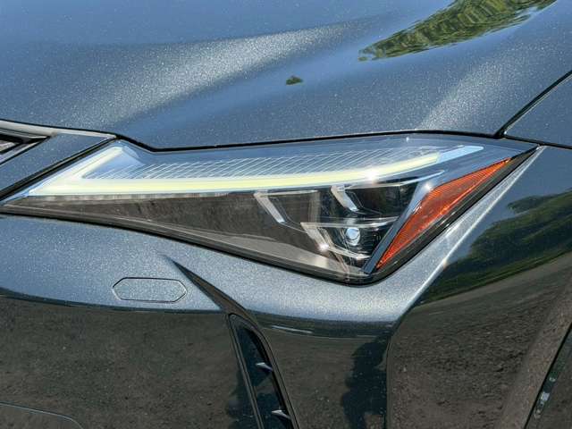 Lexus UX 8