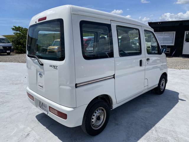 Daihatsu Hijet Cargo 8