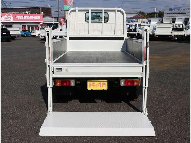 Hino Dutro 12