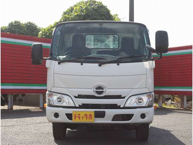 Hino Dutro 4