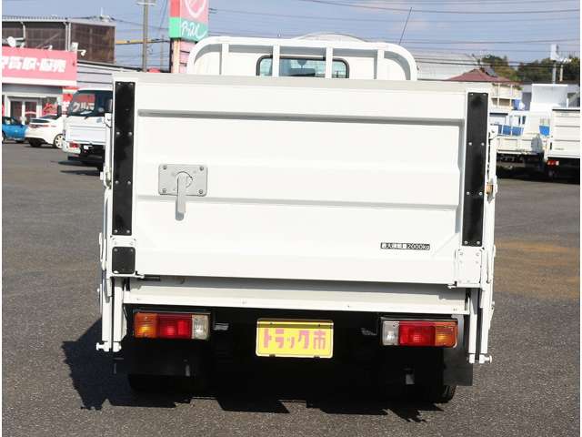 Hino Dutro 8
