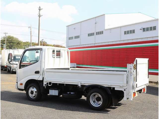 Hino Dutro 9