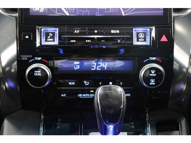 Toyota Alphard 12