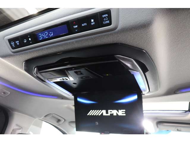 Toyota Alphard 4
