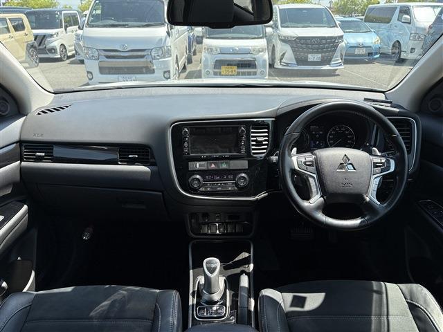 Mitsubishi Outlander PHEV 4