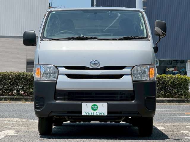 Toyota Regius Ace 11