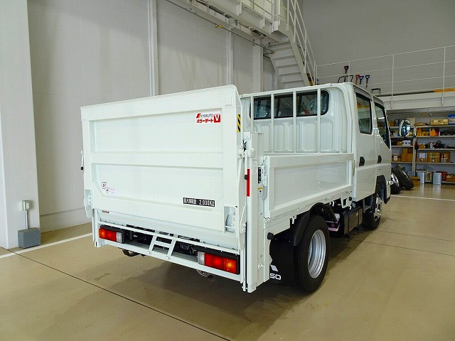 Mitsubishi Fuso Canter 2