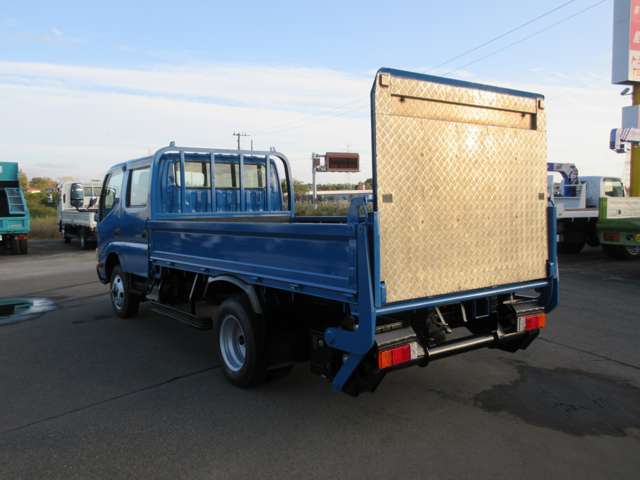 Hino Dutro 9