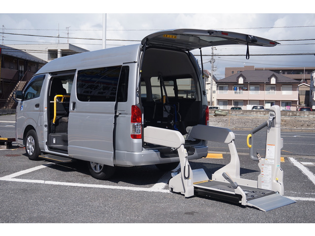 Toyota Hiace Van 3