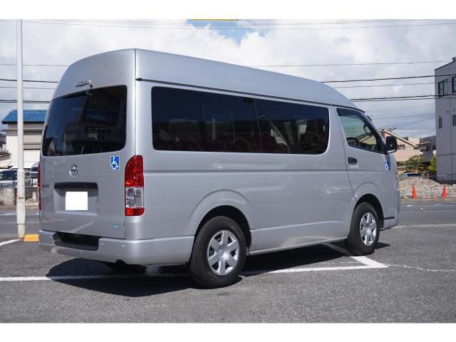Toyota Hiace Van 8