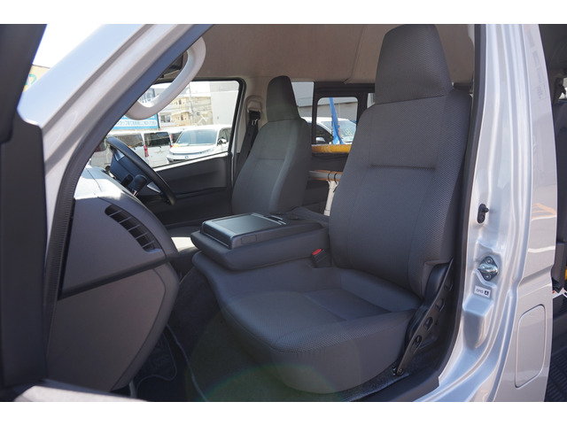 Toyota Hiace Van 10
