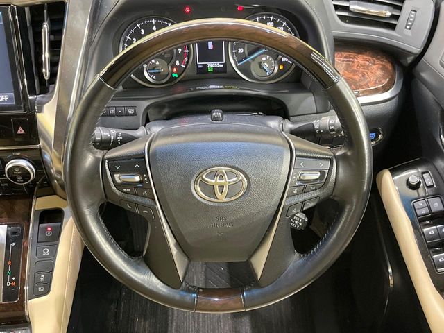 Toyota Alphard 12