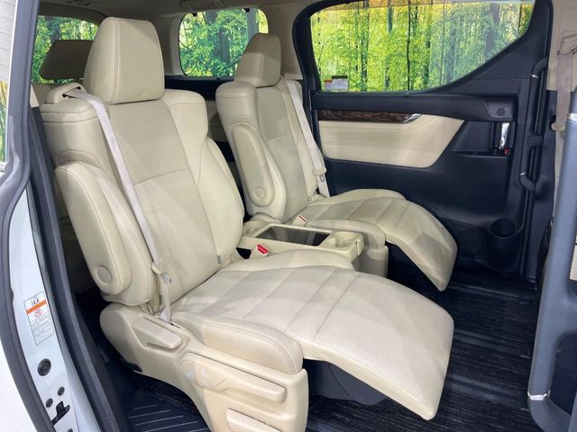 Toyota Alphard 9