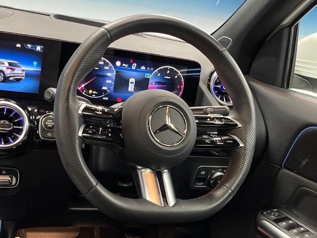 Mercedes-Benz GLA-Class 11