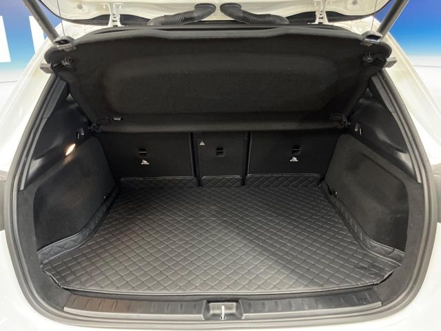 Mercedes-Benz GLA-Class 12