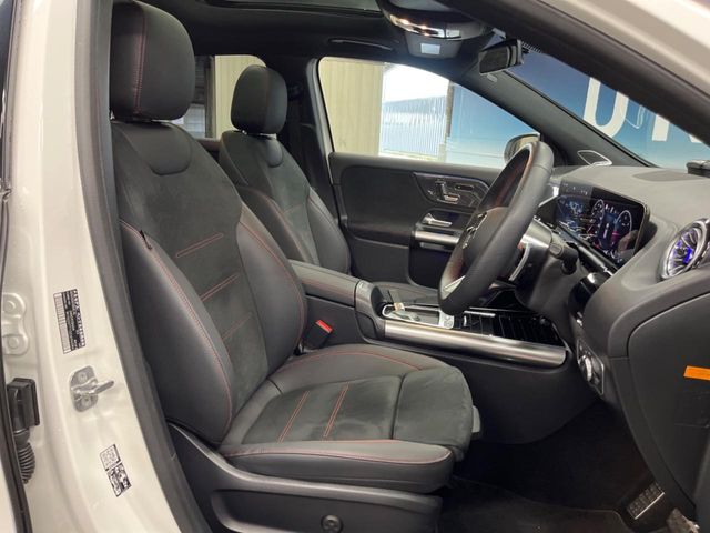 Mercedes-Benz GLA-Class 9