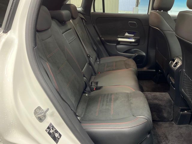Mercedes-Benz GLA-Class 10