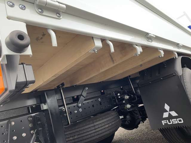Mitsubishi Fuso Canter 9