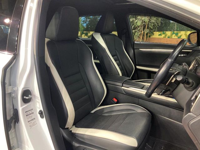 Lexus RX 9
