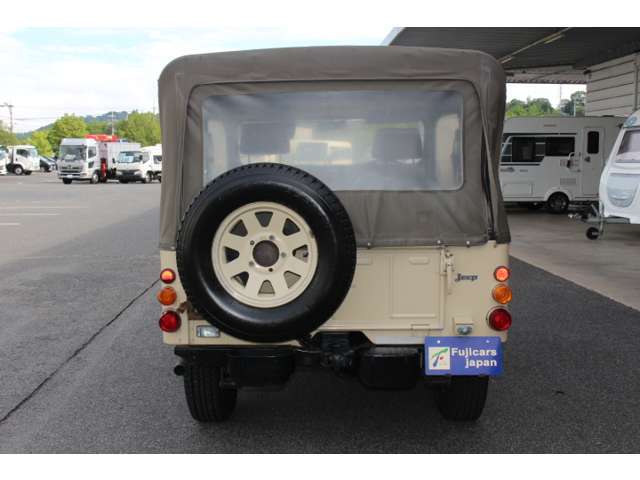 Mitsubishi Jeep 11