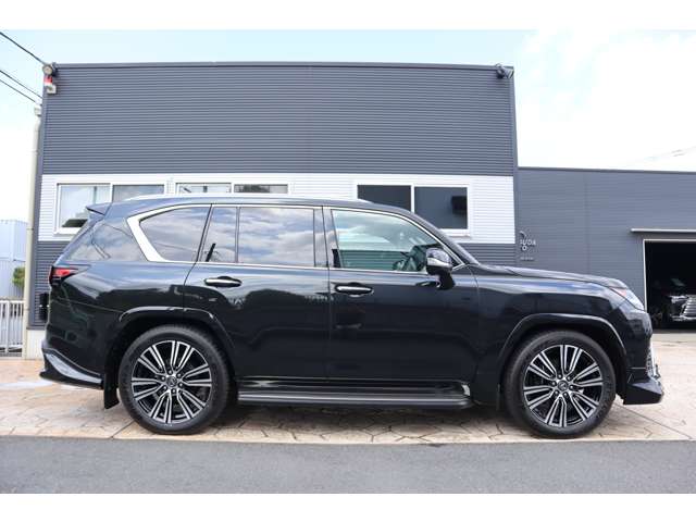 Lexus LX 4