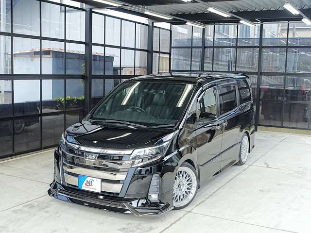 Toyota Noah 4