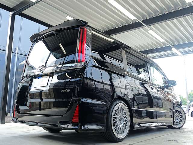 Toyota Noah 7