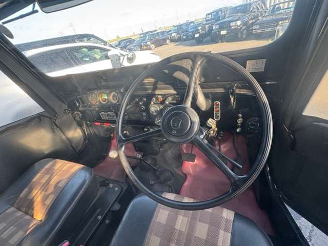 Mitsubishi Jeep 12