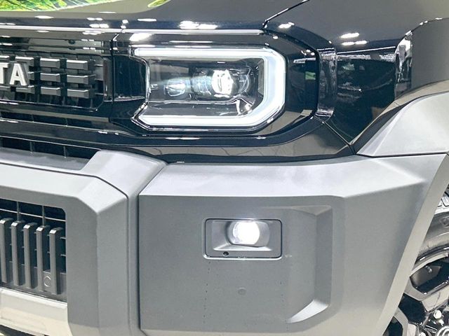 Toyota Land Cruiser FJ 12