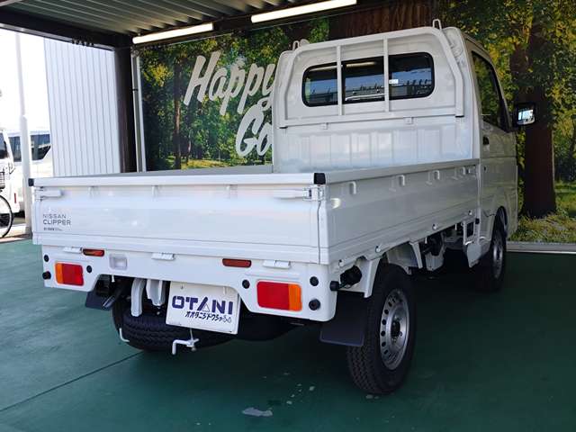 Nissan Clipper Truck 12