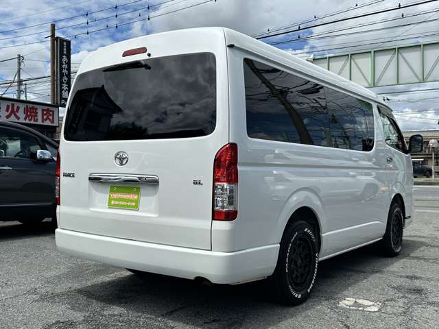 Toyota Hiace 5