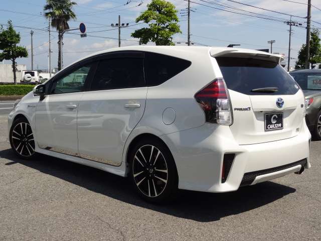 Toyota Prius α 12