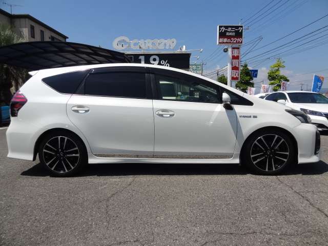 Toyota Prius α 9