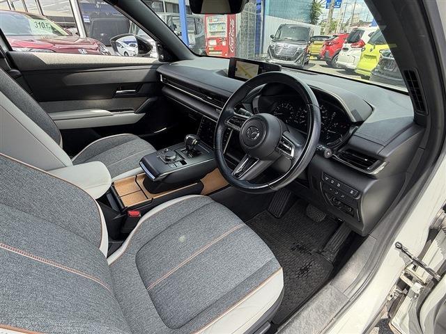 Mazda MX-30 8