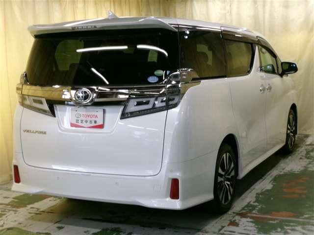 Toyota Vellfire 2