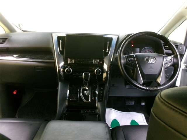 Toyota Vellfire 3