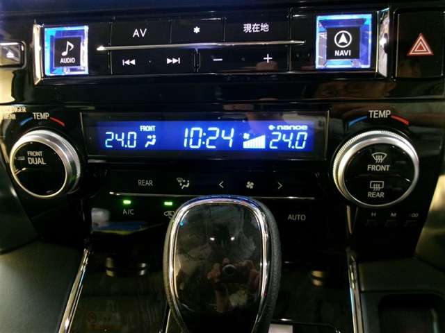 Toyota Vellfire 5