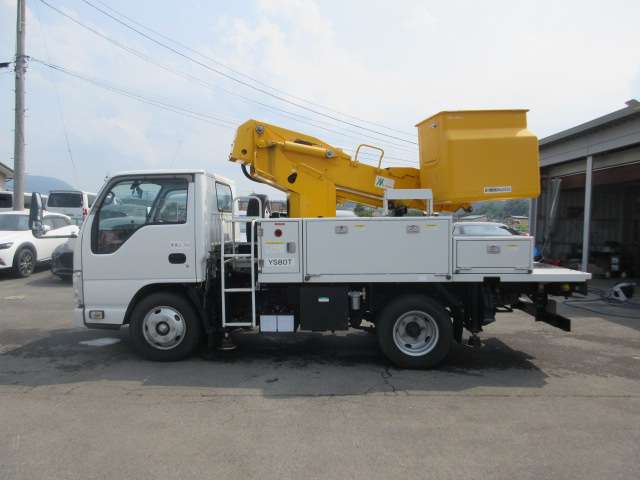 Isuzu Elf 12